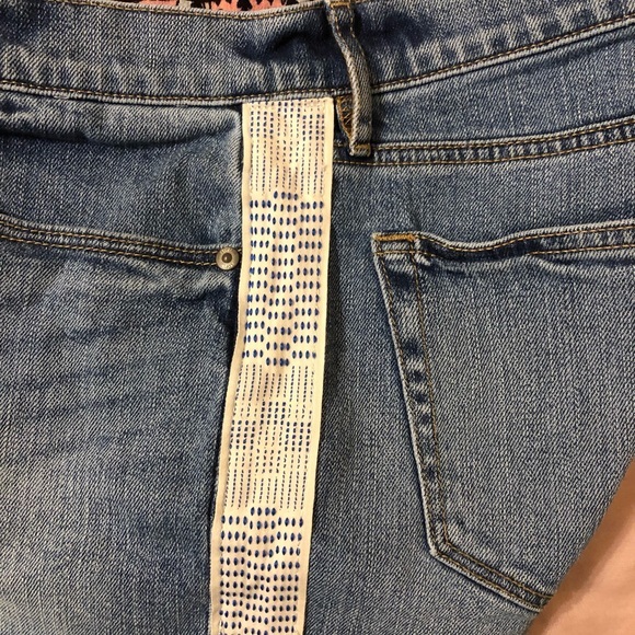 Loft jean shorts with LA HEARTS‎ tank. - Picture 6 of 9